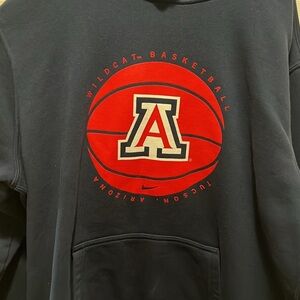 University Of, Arizona Wildcats Basketball, men’s medium hoodie/ sweatsh…